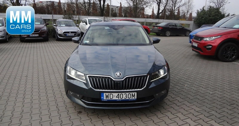 Skoda Superb cena 76850 przebieg: 194300, rok produkcji 2019 z Sandomierz małe 191